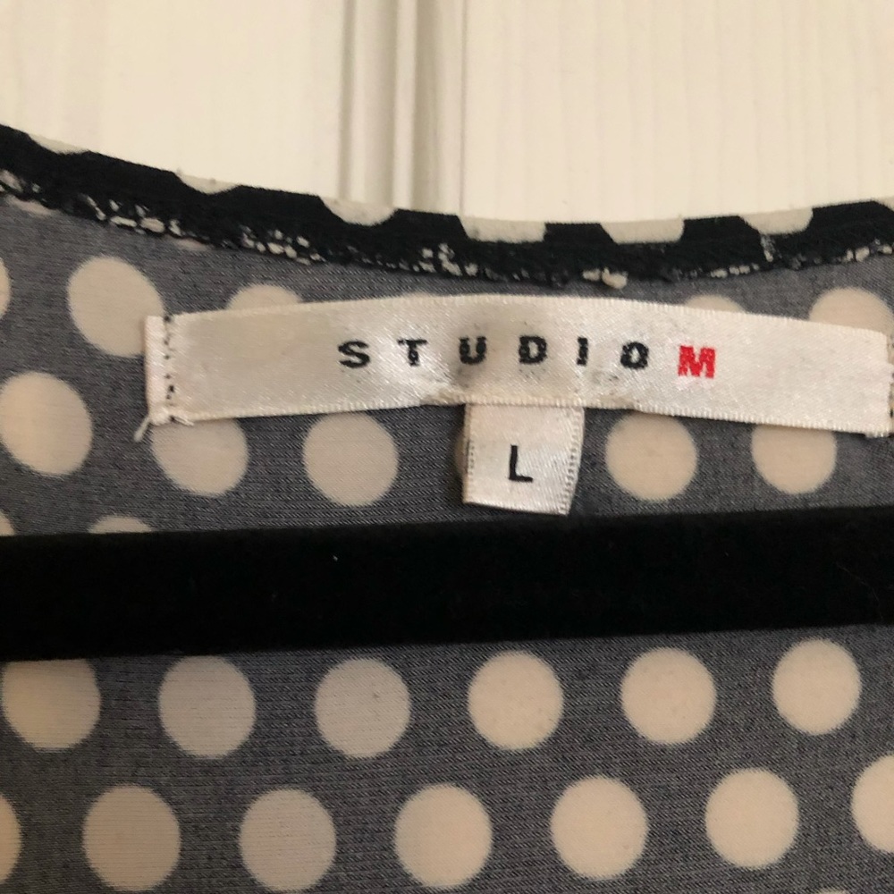 Studio M.  Black and White Puff Sleeve knee length Black and White Dress size 12